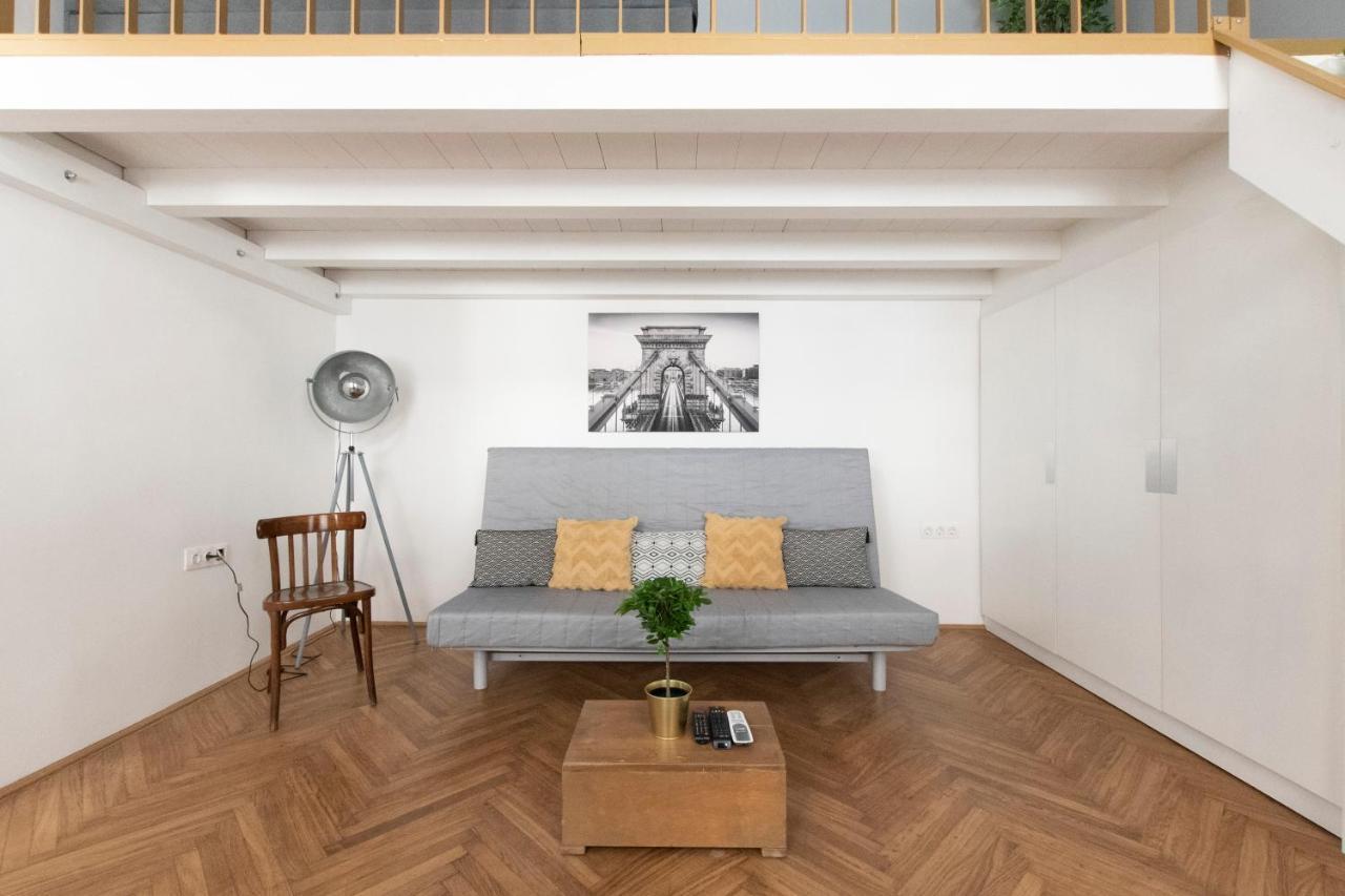 Standard By Hi5 - Rákóczi 23 Budapest